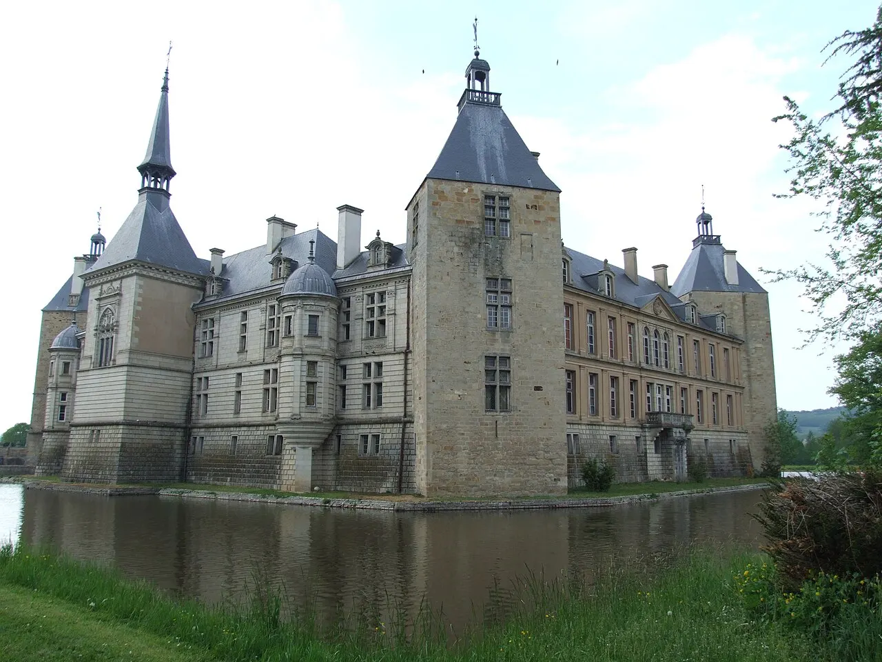 Château de Sully, Sully, Saône-et-Loire, Bourgogne, FRANCE