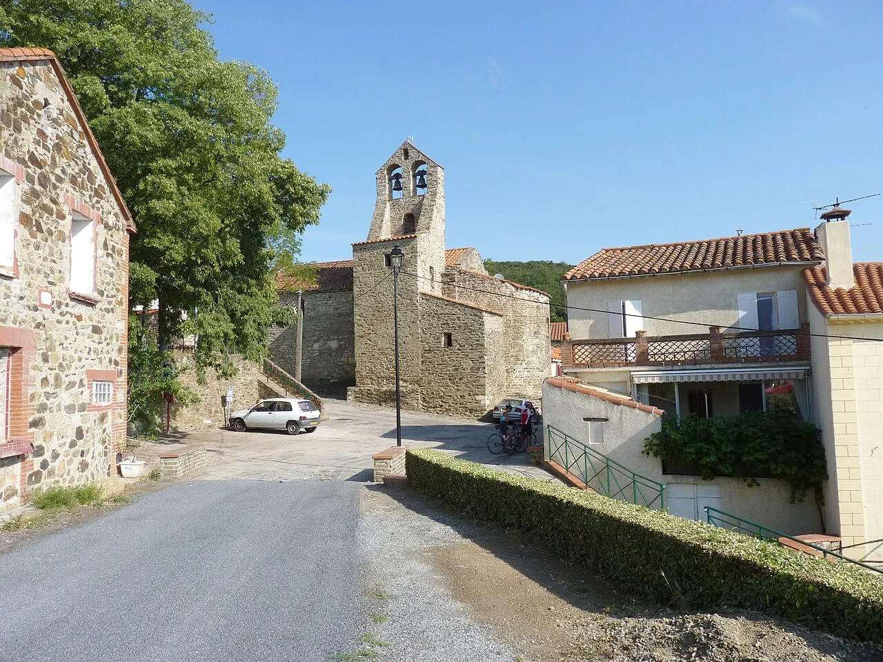 Église et village, Taillet (Pyrénées-Orientales, Languedoc-Roussillon, France)