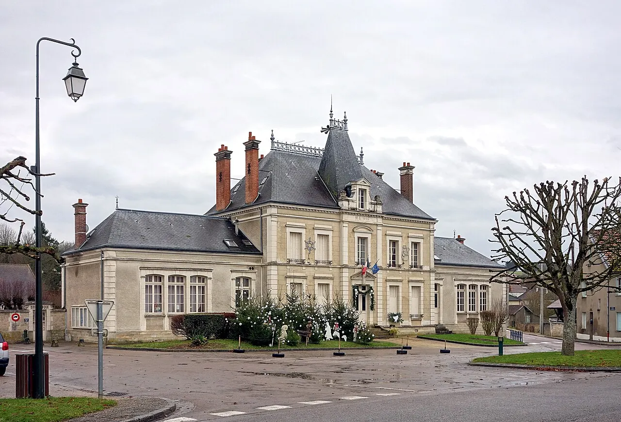 La mairie de Tanlay.