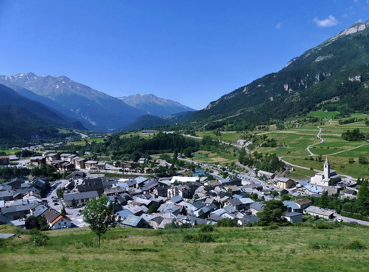 Vue panoramique du village de Termignon, dans la commune de Val-Cenis, dans la vallée de la Haute-Maurienne, en Savoie.