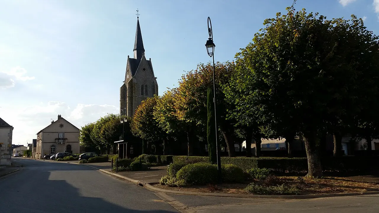 La mairie et l'église de Thiville, Eure-et-Loir, France.