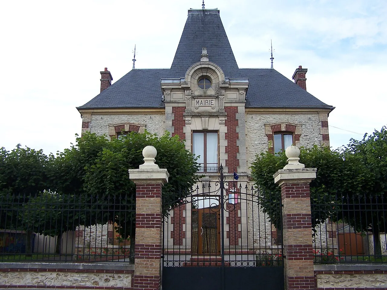 Mairie de Tilly (Yvelines, France)