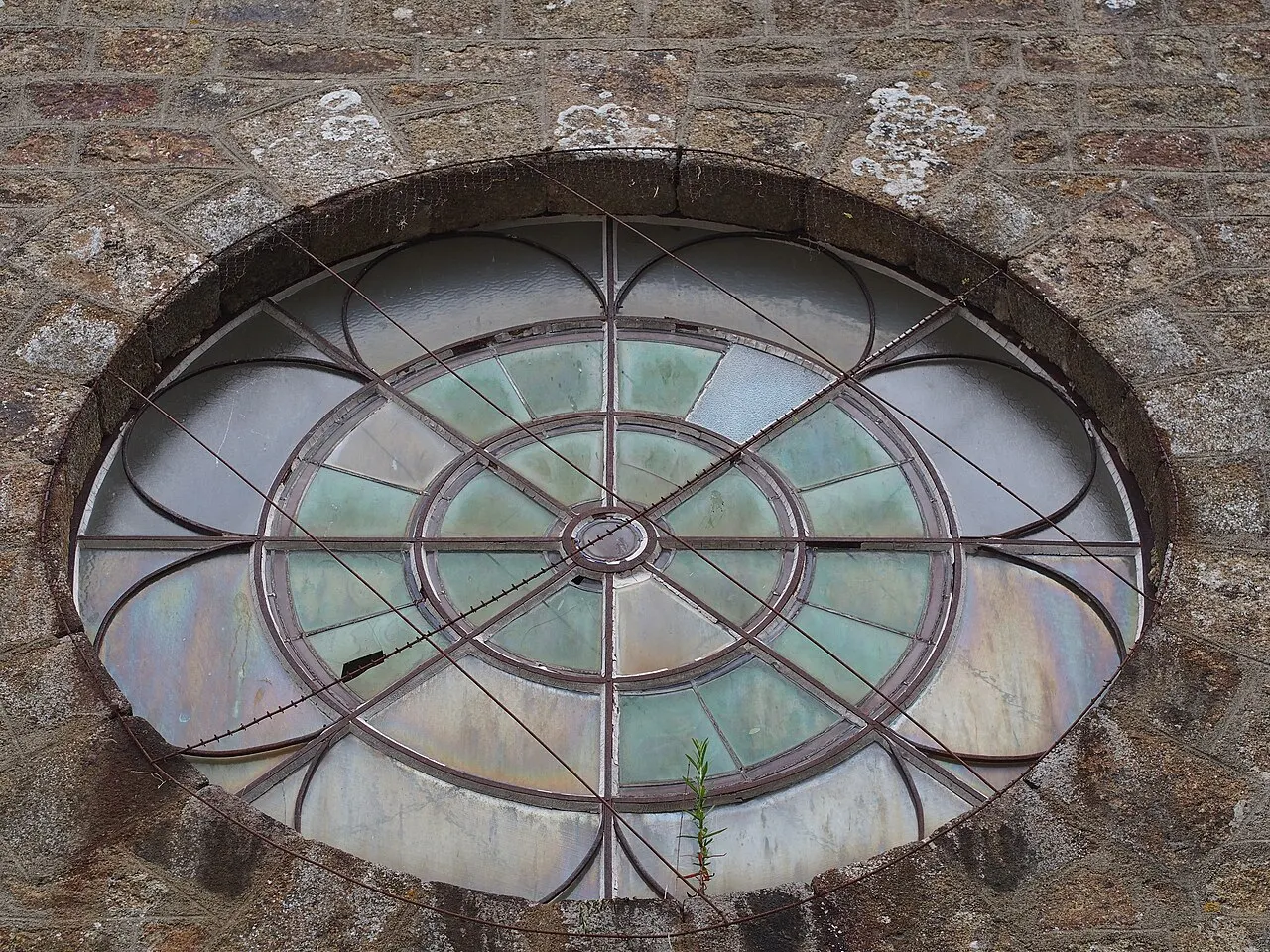 Rosace de l'église Notre-Dame-de-l'Assomption de Torchamp dans l'Orne (France).
