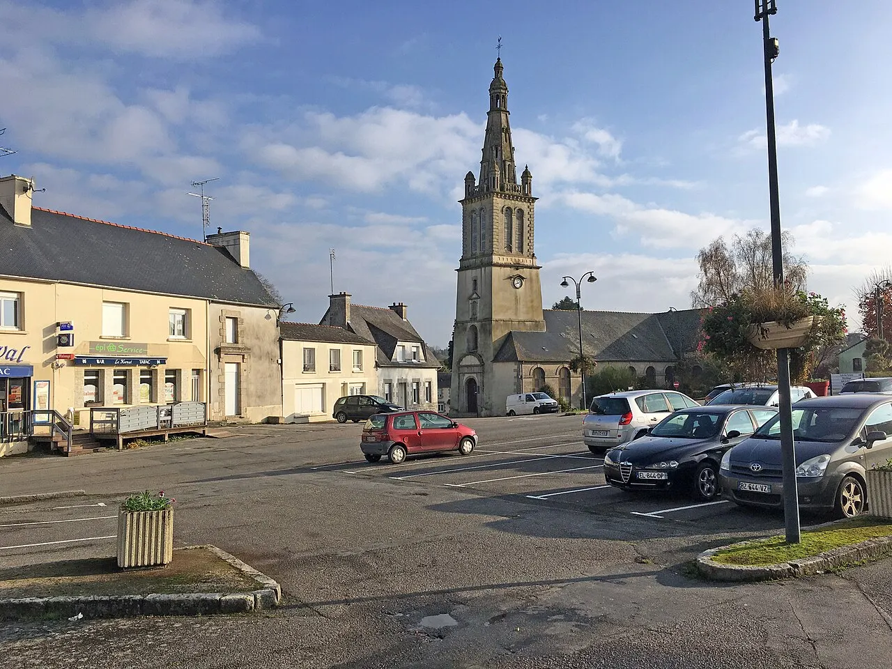 La place et l'église Saint-Just