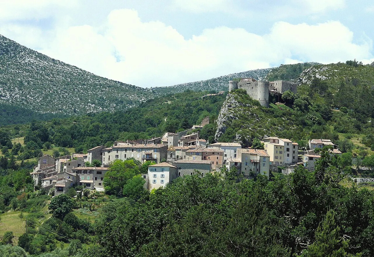 Trigance - Vue d'ensemble avec le château