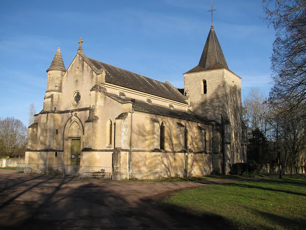 Église Saint-Denis, à Urzy, Nièvre, France