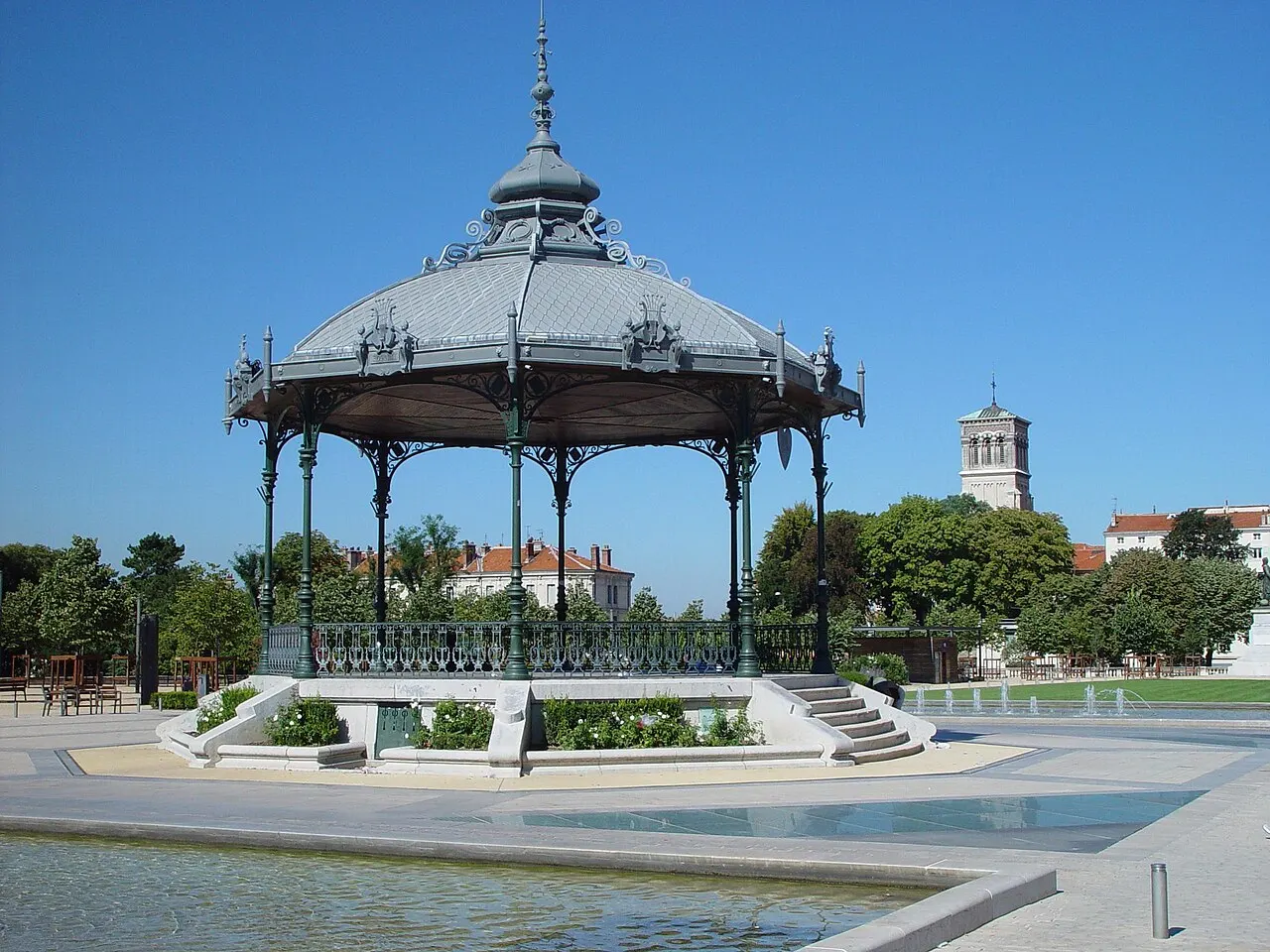France - Valence - le Champs de Mars et le Kiosque Peynet