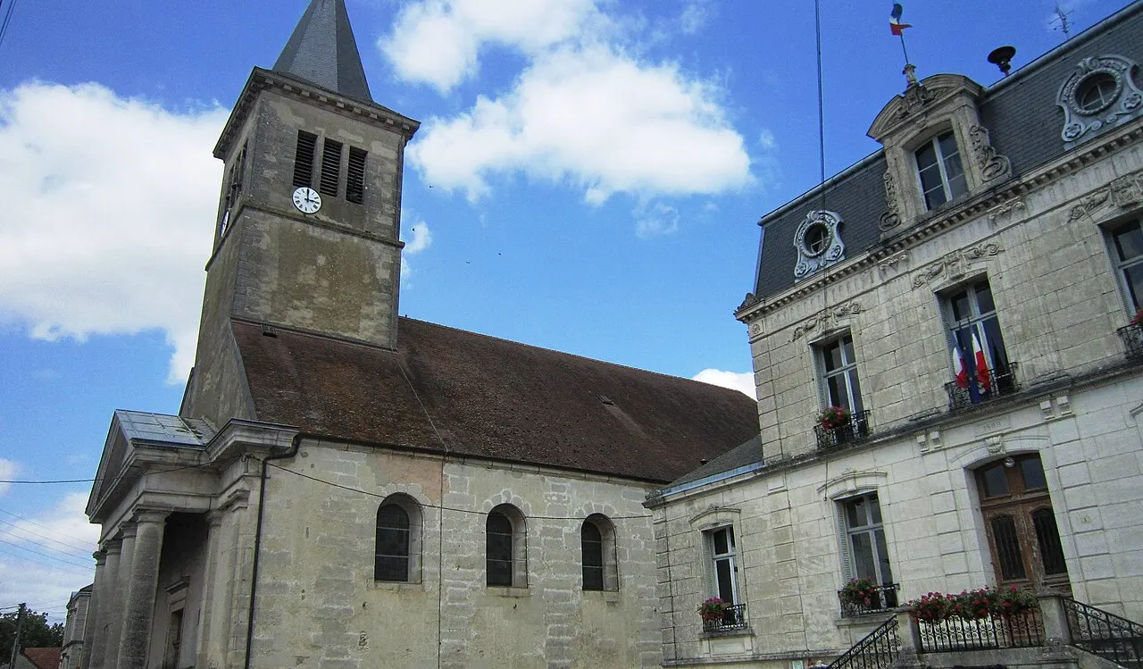 Mairie et église de Vanvey (Côte-d'Or)