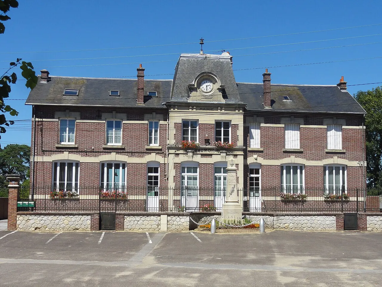 Mairie, RD 1324.