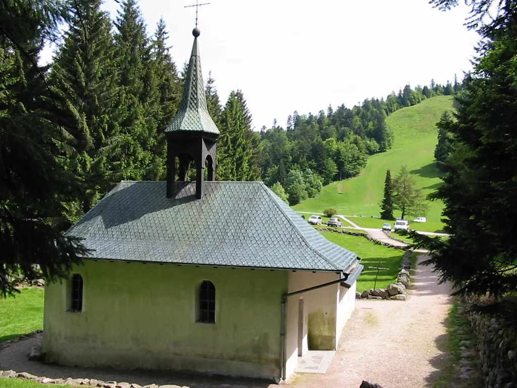 Ermitage Frère Joseph Commune de Ventron, dans le massif des Vosges. Au premier plan, la chapelle construite par l'ermite. Au fond, l'une…