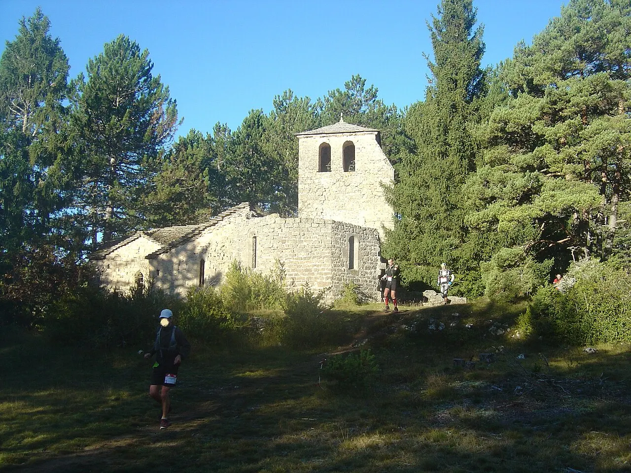 Grand trail des Templiers 2014. Passage de l'Eglise Saint-Jean de Balmes (857m) entre Peyreleau et Saint-André de Vézines