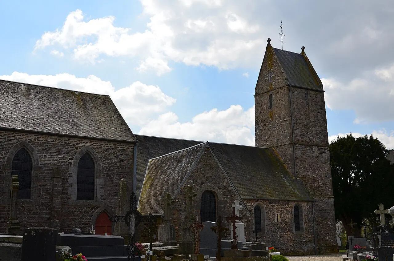 Église Saint-André de Viessoix. Le mur nord de la nef, à côté du clocher, est appareillé en arête-de-poisson