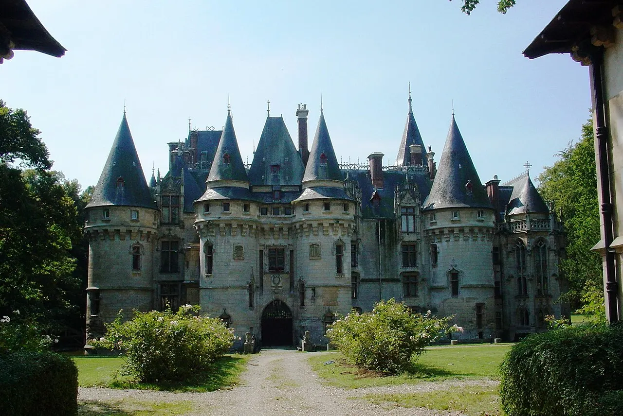 entrée (nord) du chateau de Vigny.