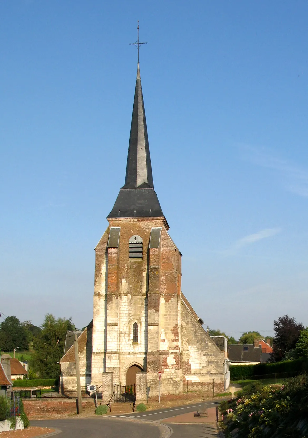Vismes (Somme, France) - L'église.