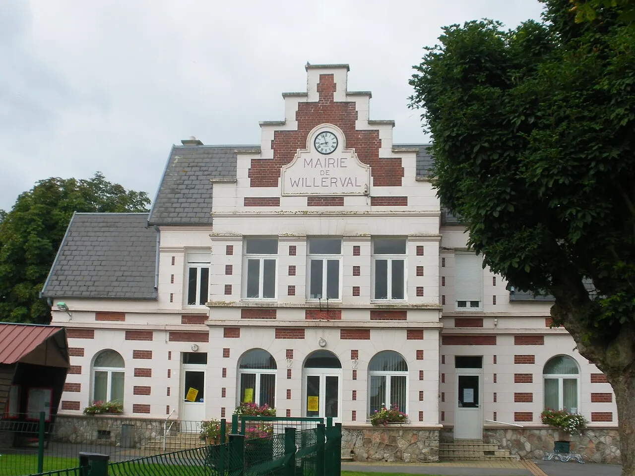 Vue de la mairie de Willerval.