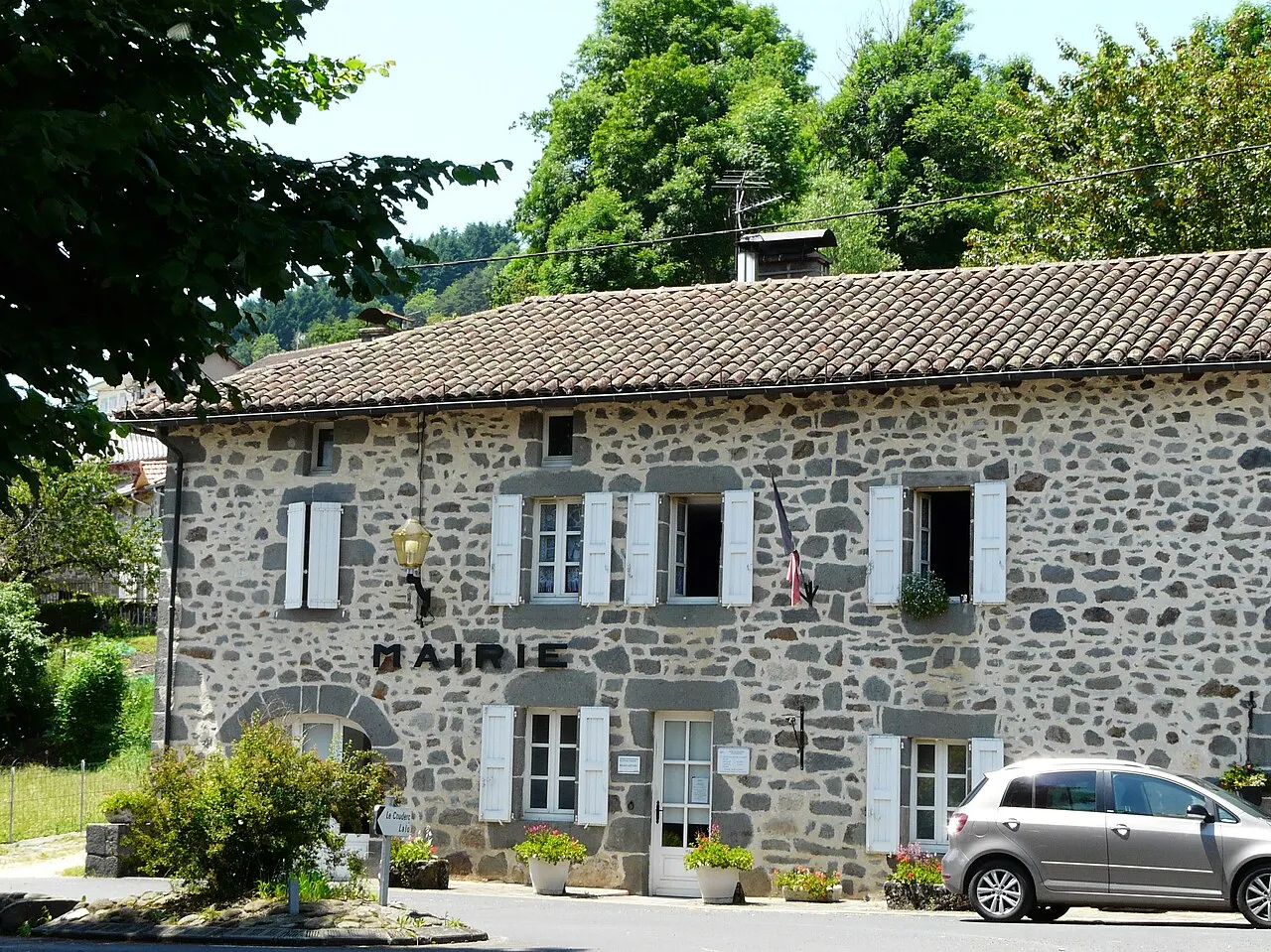 La mairie de Yolet, Cantal, France.