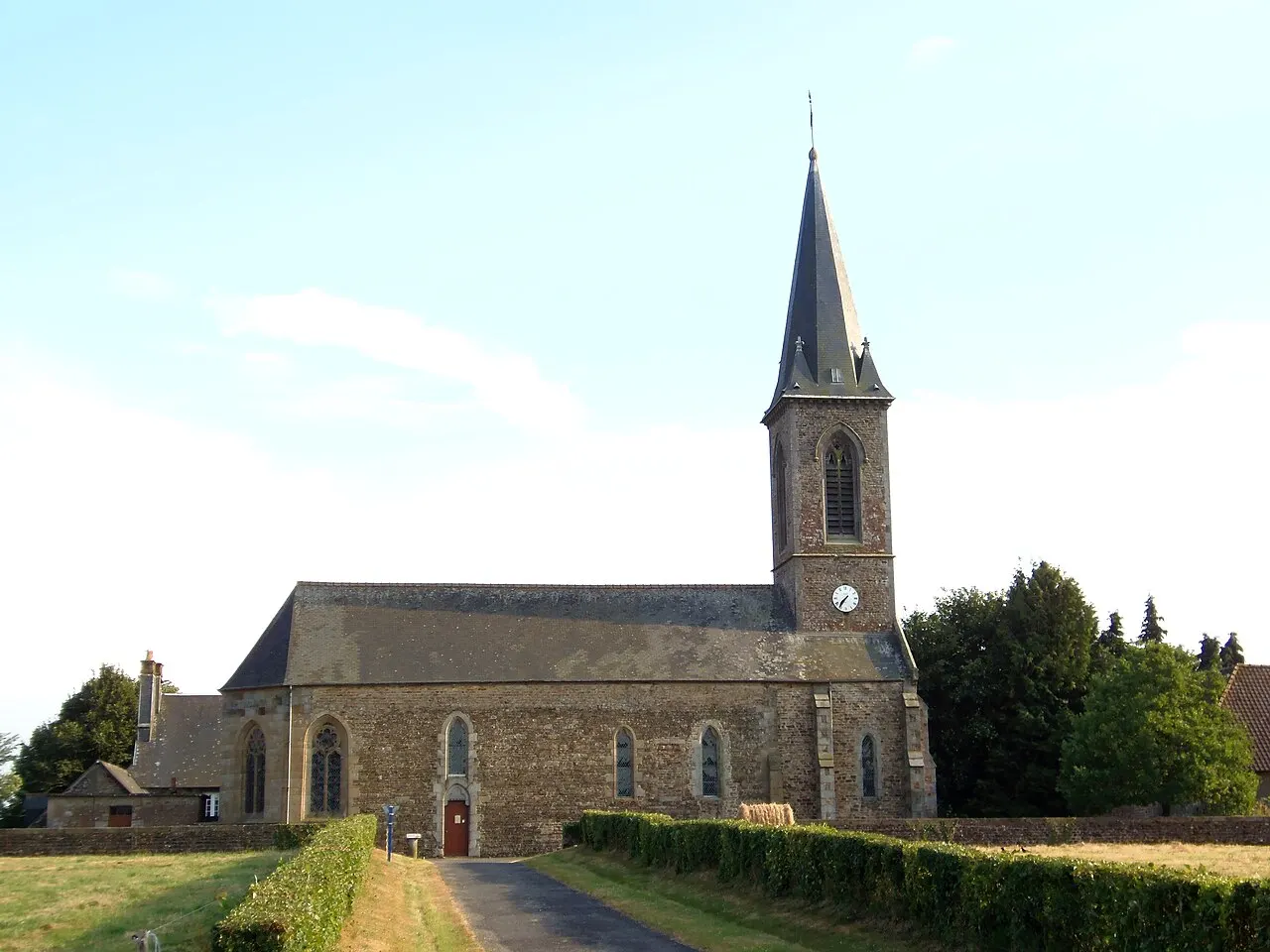 Yvrandes (Normandie, France). L'église Notre-Dame d'Yvrandes (inscrite).